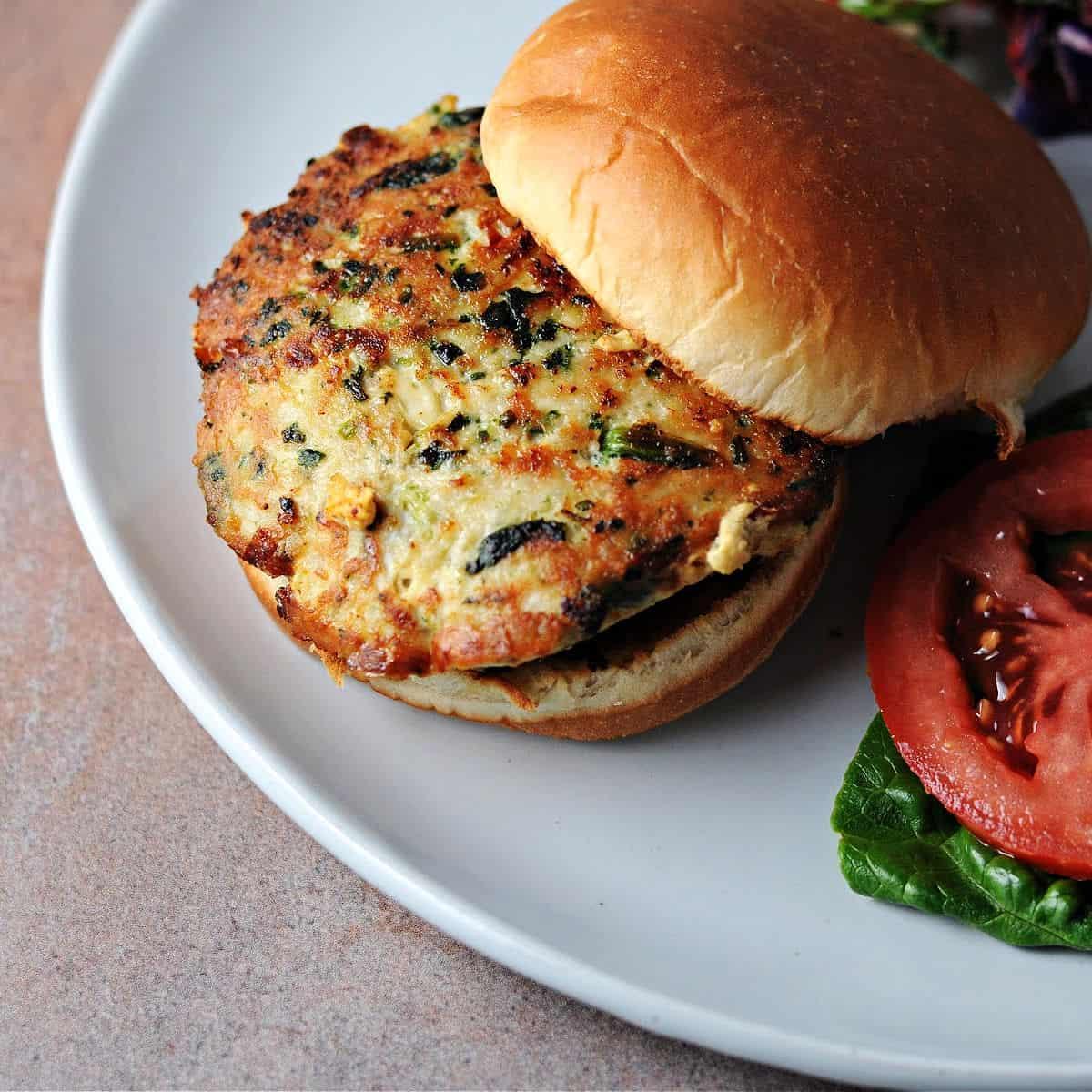 AMYLU CARAMELIZED ONION & AGED WHITE CHEDDAR CHICKEN BURGER (4 PACK) - Image 5
